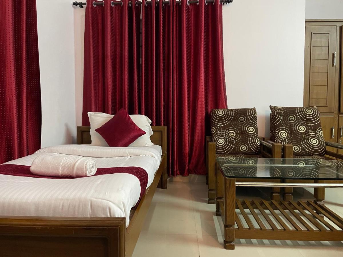 Hotel Caveri Madikeri Exterior foto